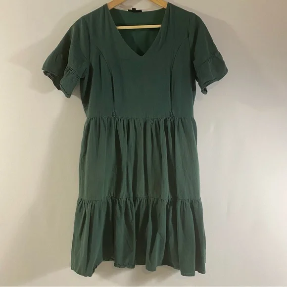 Nursing Queen Green Dress with Pockets and Bell Sleeves - Picture 7 of 10